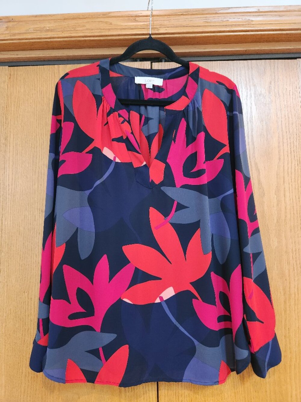 LOFT Bold Floral Tunic Blouse Split Neck Long Sleeve Navy Pink Blue Size M